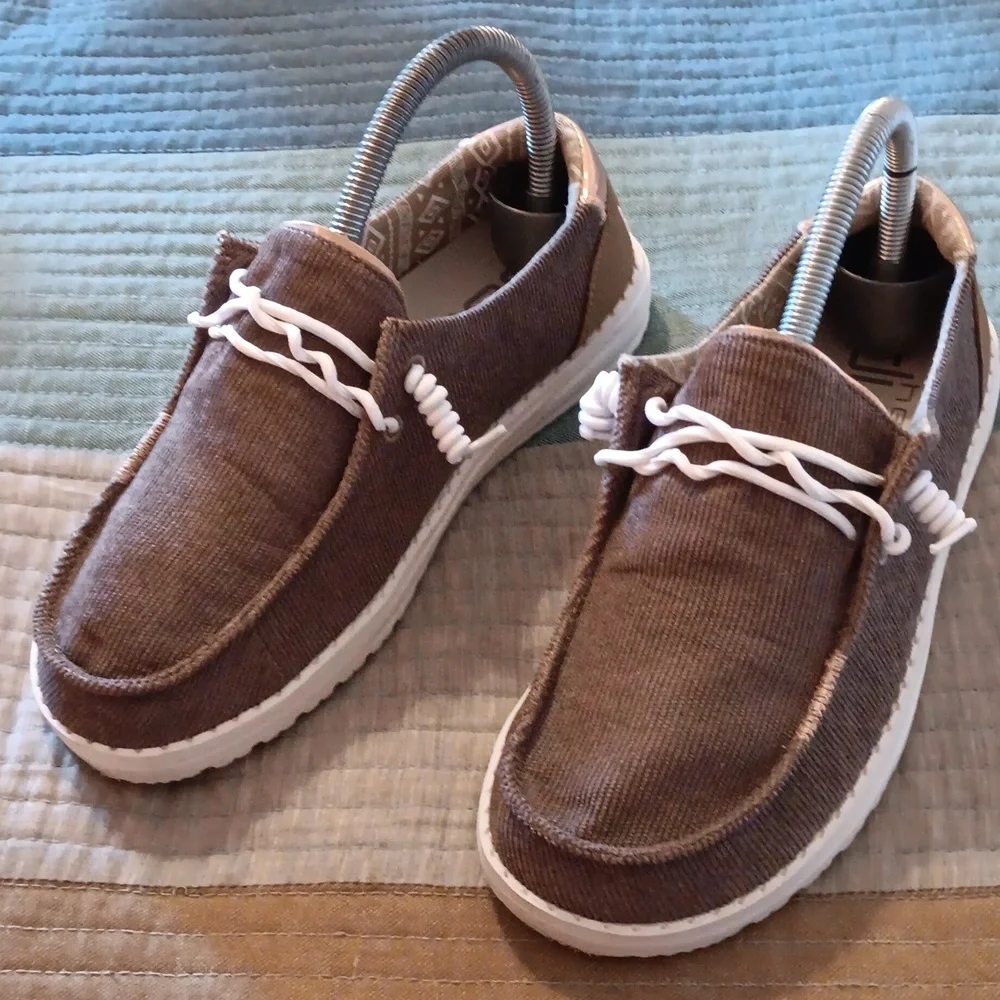 NWOT Hey Dude Wendy Corduroy Chestnut - Picture 4 of 16